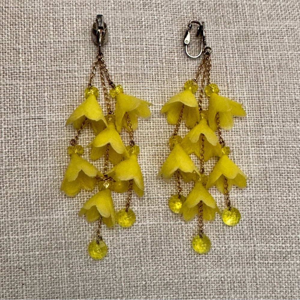Vintage 1950s–60s Yellow Floral Chandelier Clip-On Earrings